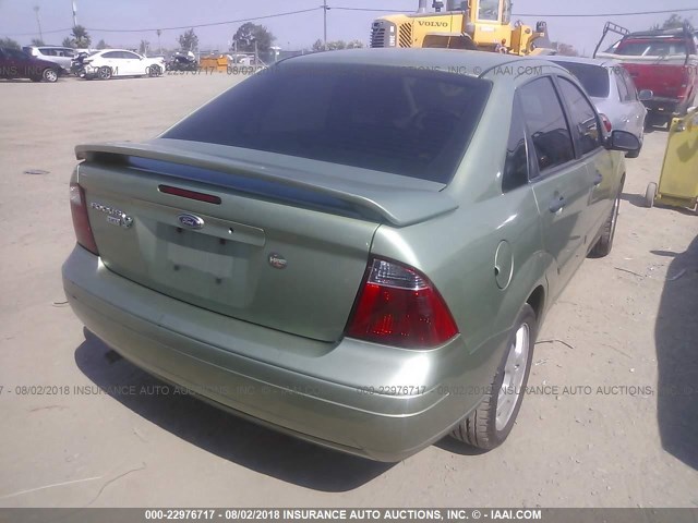 1FAHP34N17W114219 - 2007 FORD FOCUS ZX4/S/SE/SES GREEN photo 4