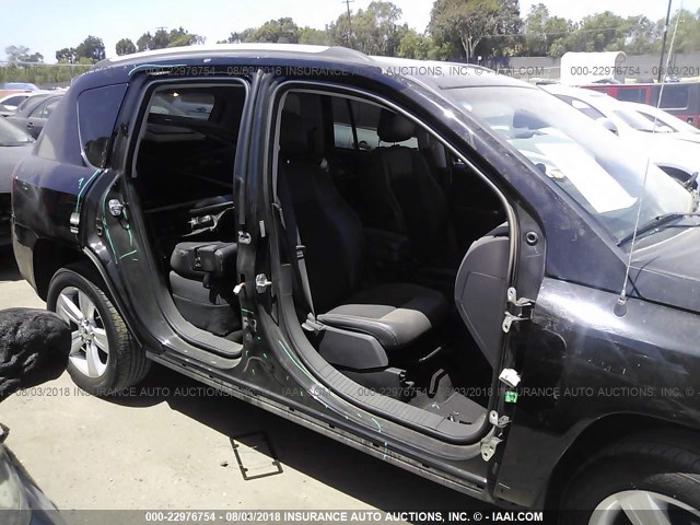 1C4NJCEAXGD615227 - 2016 JEEP COMPASS LATITUDE 黑色 照片 6