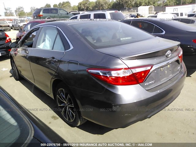 4T1BF1FK5FU957260 - 2015 TOYOTA CAMRY LE/XLE/SE/XSE 灰色 照片 3
