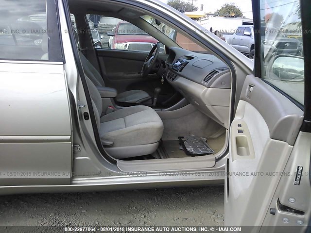 4T1BE32K74U310957 - 2004 TOYOTA CAMRY LE/XLE/SE 金色 照片 5