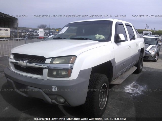 3GNEC13TX2G326421 - 2002 CHEVROLET AVALANCHE C1500 WHITE photo 2