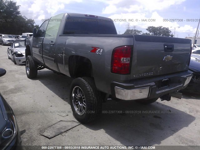 1GCHK23637F503893 - 2007 CHEVROLET SILVERADO K2500 HEAVY DUTY GRAY photo 3