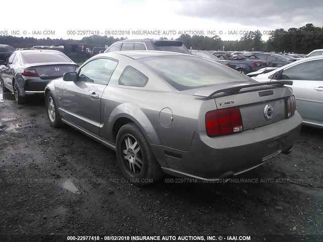 1ZVHT82H685139671 - 2008 FORD MUSTANG GT GRAY photo 3