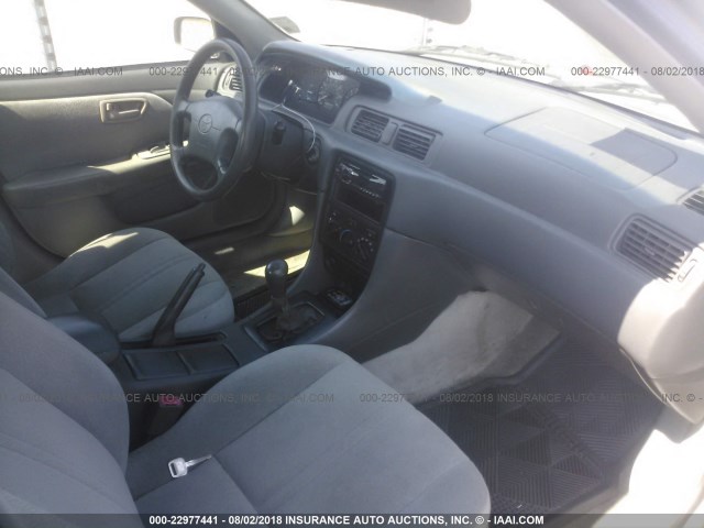 4T1BG22K7YU655349 - 2000 TOYOTA CAMRY CE/LE/XLE 米色 照片 5