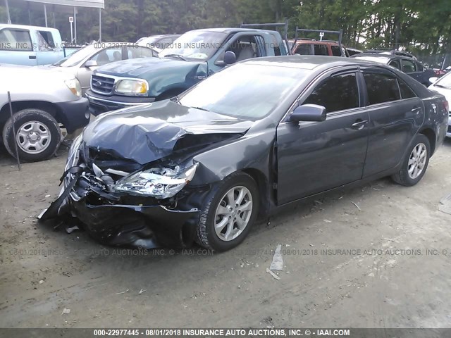 4T1BF3EK7BU621603 - 2011 TOYOTA CAMRY SE/LE/XLE ნაცრისფერი ფოტო 2