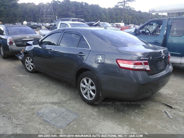 4T1BF3EK7BU621603 - 2011 TOYOTA CAMRY SE/LE/XLE ნაცრისფერი ფოტო 3