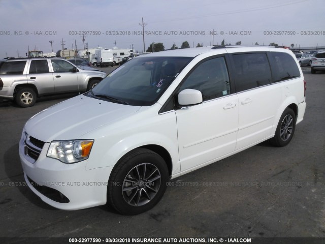 2C4RDGCG9HR783589 - 2017 DODGE GRAND CARAVAN SXT WHITE photo 2