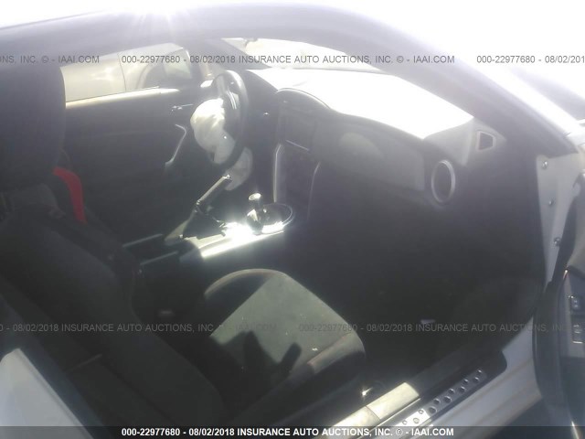 JF1ZNAA11G9709389 - 2016 TOYOTA SCION FR-S WHITE photo 5