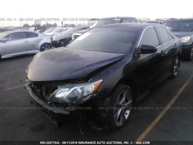 4T1BF1FK3EU463431 - 2014 TOYOTA CAMRY L/SE/LE/XLE Qara foto 2