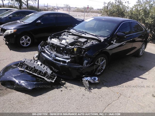 4T1BF1FKXFU029749 - 2015 TOYOTA CAMRY LE/XLE/SE/XSE შავი ფოტო 2