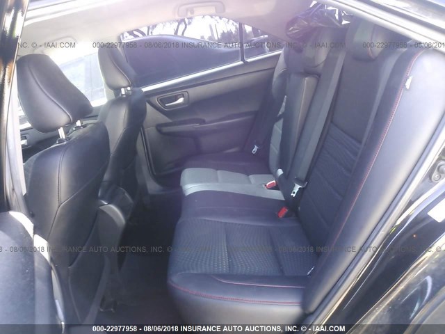 4T1BF1FKXFU029749 - 2015 TOYOTA CAMRY LE/XLE/SE/XSE შავი ფოტო 8