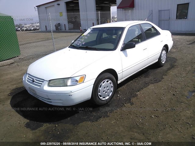 JT2BG22K9X0310780 - 1999 TOYOTA CAMRY LE/XLE WHITE photo 2