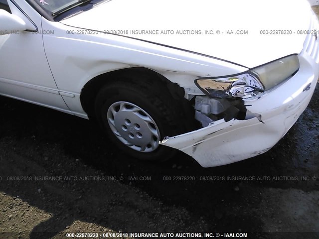 JT2BG22K9X0310780 - 1999 TOYOTA CAMRY LE/XLE WHITE photo 6