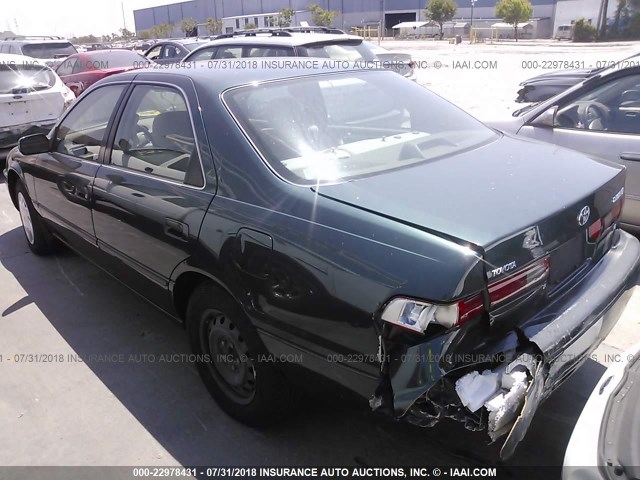 JT2BF22K2W0115475 - 1998 TOYOTA CAMRY CE/LE/XLE GREEN photo 3