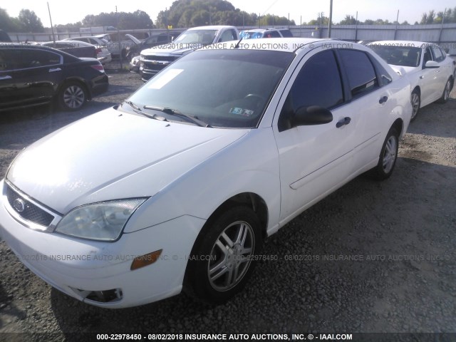 1FAHP34N07W137801 - 2007 FORD FOCUS ZX4/S/SE/SES 白色 照片 2