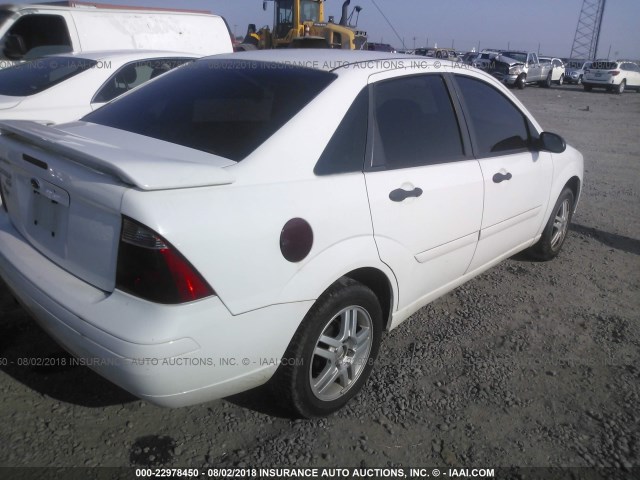 1FAHP34N07W137801 - 2007 FORD FOCUS ZX4/S/SE/SES 白色 照片 4