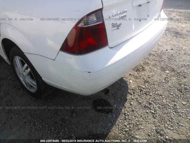 1FAHP34N07W137801 - 2007 FORD FOCUS ZX4/S/SE/SES 白色 照片 6