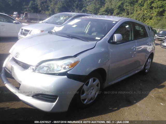 2T1KU4EE5AC247367 - 2010 TOYOTA COROLLA MATRIX  SILVER photo 2