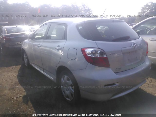 2T1KU4EE5AC247367 - 2010 TOYOTA COROLLA MATRIX  SILVER photo 3