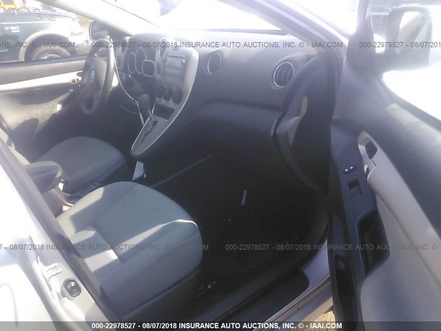 2T1KU4EE5AC247367 - 2010 TOYOTA COROLLA MATRIX  SILVER photo 5