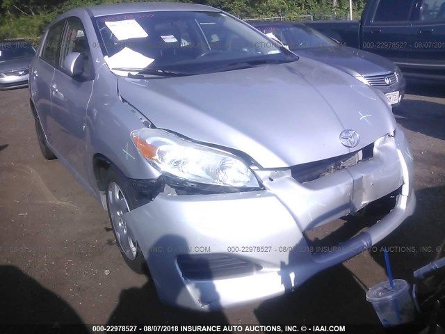 2T1KU4EE5AC247367 - 2010 TOYOTA COROLLA MATRIX  SILVER photo 6