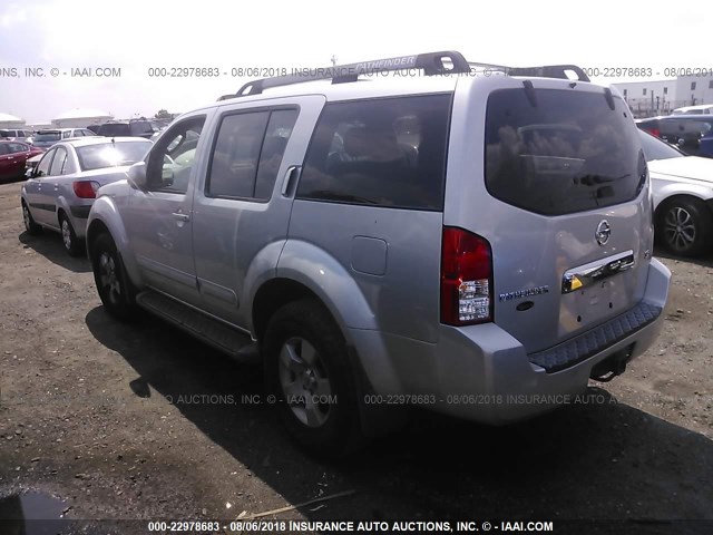 5N1AR18W85C741927 - 2005 NISSAN PATHFINDER LE/SE/XE SILVER photo 3