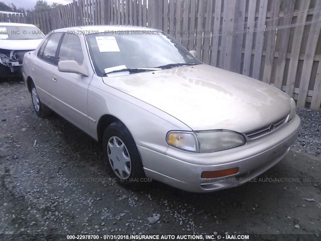 4T1BG12K7TU832775 - 1996 TOYOTA CAMRY DX/LE/XLE GOLD photo 1