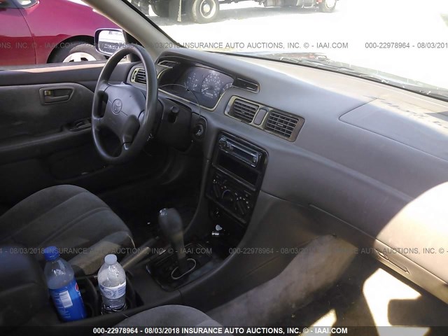 4T1BF22K2VU919267 - 1997 TOYOTA CAMRY CE/LE/XLE 蓝色 照片 5