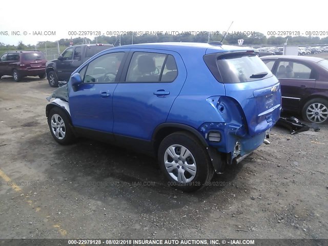 KL7CJKSB0GB621268 - 2016 CHEVROLET TRAX LS BLUE photo 3