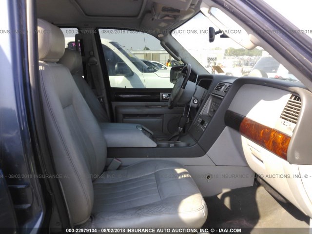 5LMFU27R74LJ05260 - 2004 LINCOLN NAVIGATOR BLUE photo 5