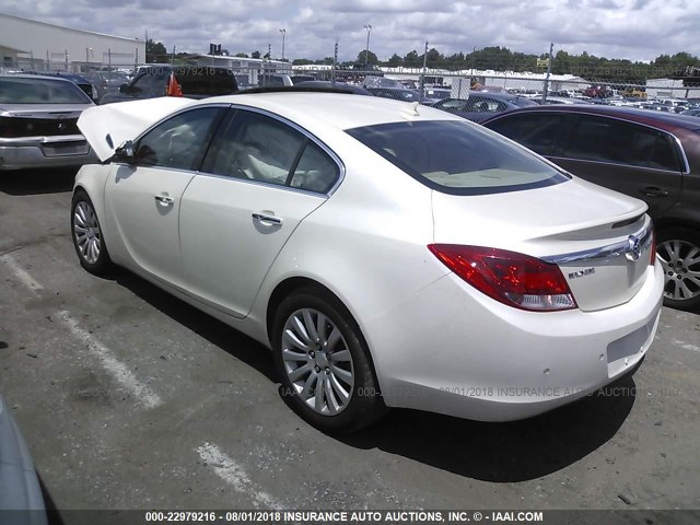 2G4GT5GV4C9130339 - 2012 BUICK REGAL PREMIUM WHITE photo 3