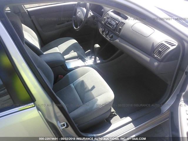 4T1BE32K94U792055 - 2004 TOYOTA CAMRY LE/XLE/SE Gümüş foto 5
