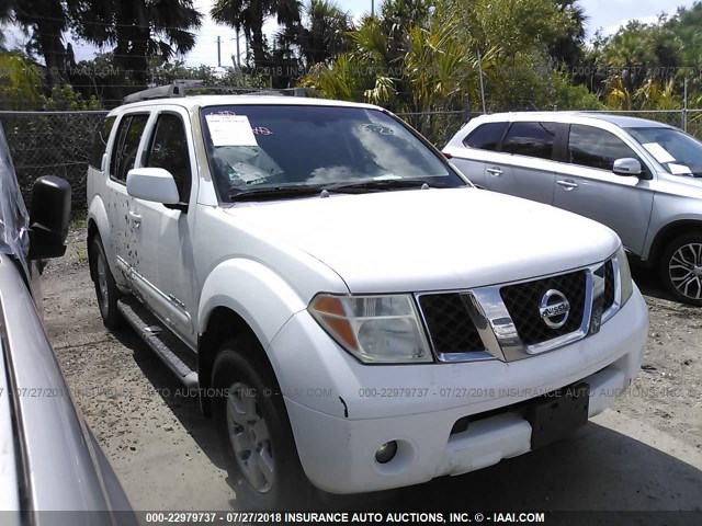 5N1AR18U65C754044 - 2005 NISSAN PATHFINDER LE/SE/XE WHITE photo 1