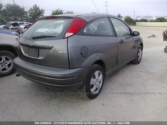 1FAFP31N36W218799 - 2006 FORD FOCUS ZX3 GRAY photo 4