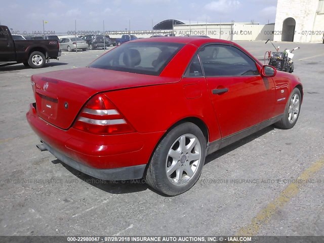 WDBKK47F8XF112538 - 1999 MERCEDES-BENZ SLK 230 KOMPRESSOR RED photo 4