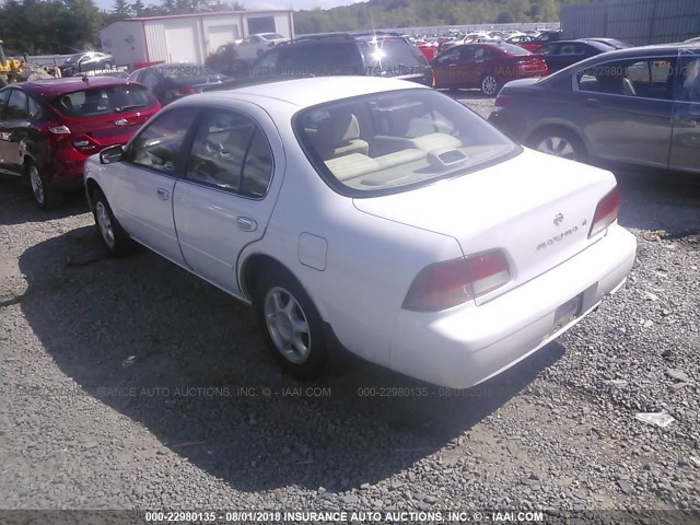 JN1CA21D4WT517027 - 1998 NISSAN MAXIMA GLE/GXE/SE WHITE photo 3