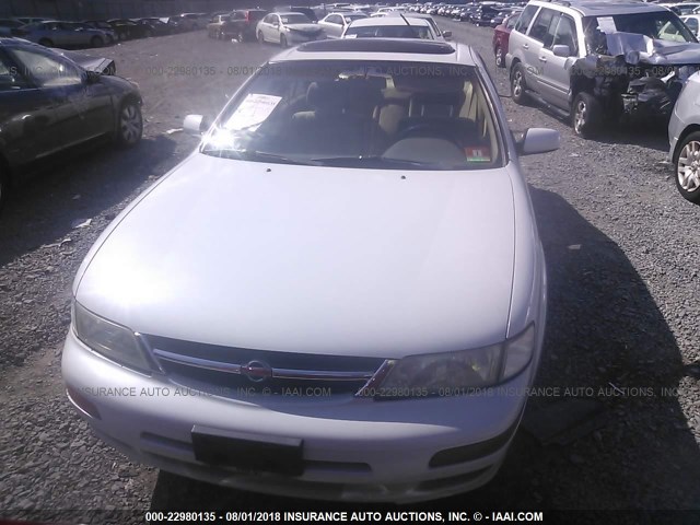 JN1CA21D4WT517027 - 1998 NISSAN MAXIMA GLE/GXE/SE WHITE photo 6