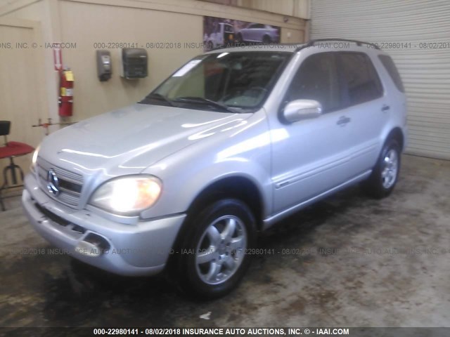 4JGAB57E13A403394 - 2003 MERCEDES-BENZ ML 350 SILVER photo 2