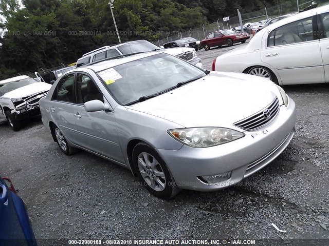 4T1BF32K25U087631 - 2005 TOYOTA CAMRY LE/XLE/SE SILVER photo 1