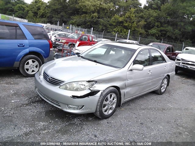 4T1BF32K25U087631 - 2005 TOYOTA CAMRY LE/XLE/SE SILVER photo 2