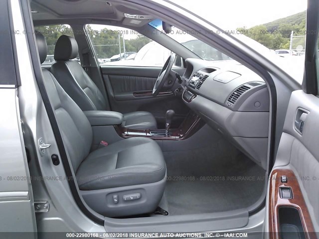 4T1BF32K25U087631 - 2005 TOYOTA CAMRY LE/XLE/SE Gümüş foto 5