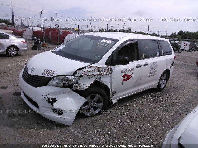 5TDZK3DC5DS281271 - 2013 TOYOTA SIENNA WHITE photo 2