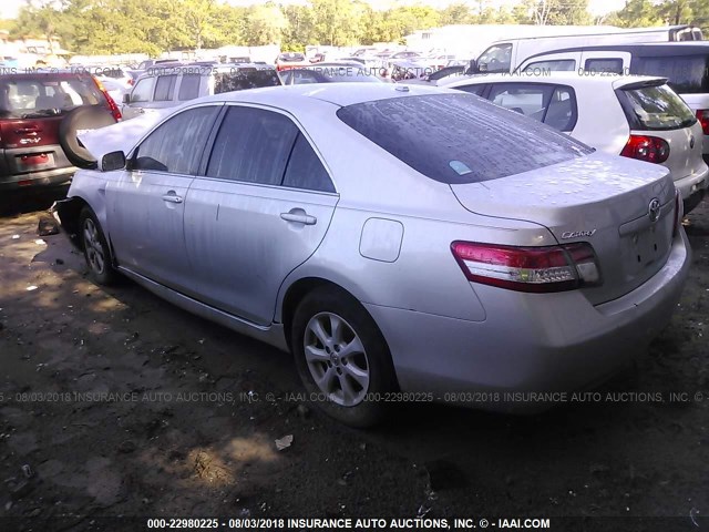 4T1BF3EK5BU121455 - 2011 TOYOTA CAMRY SE/LE/XLE ვერცხლისფერი ფოტო 3