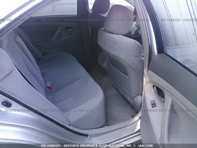 4T1BF3EK5BU121455 - 2011 TOYOTA CAMRY SE/LE/XLE ვერცხლისფერი ფოტო 8