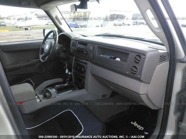 1J8HG48K07C511396 - 2007 JEEP COMMANDER GRAY photo 5
