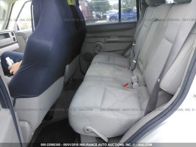 1J8HG48K07C511396 - 2007 JEEP COMMANDER GRAY photo 8