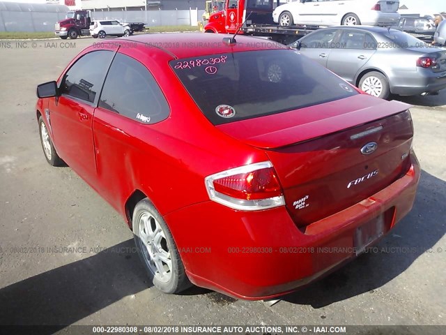 1FAHP33N08W111329 - 2008 FORD FOCUS SE/SEL/SES RED photo 3