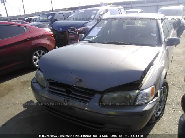 4T1BG22K4XU469010 - 1999 TOYOTA CAMRY CE/LE/XLE 棕色 照片 2