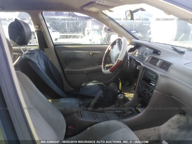 4T1BG22K4XU469010 - 1999 TOYOTA CAMRY CE/LE/XLE 棕色 照片 5