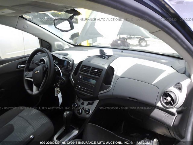 1G1JA5SH3E4227497 - 2014 CHEVROLET SONIC LS BLACK photo 5